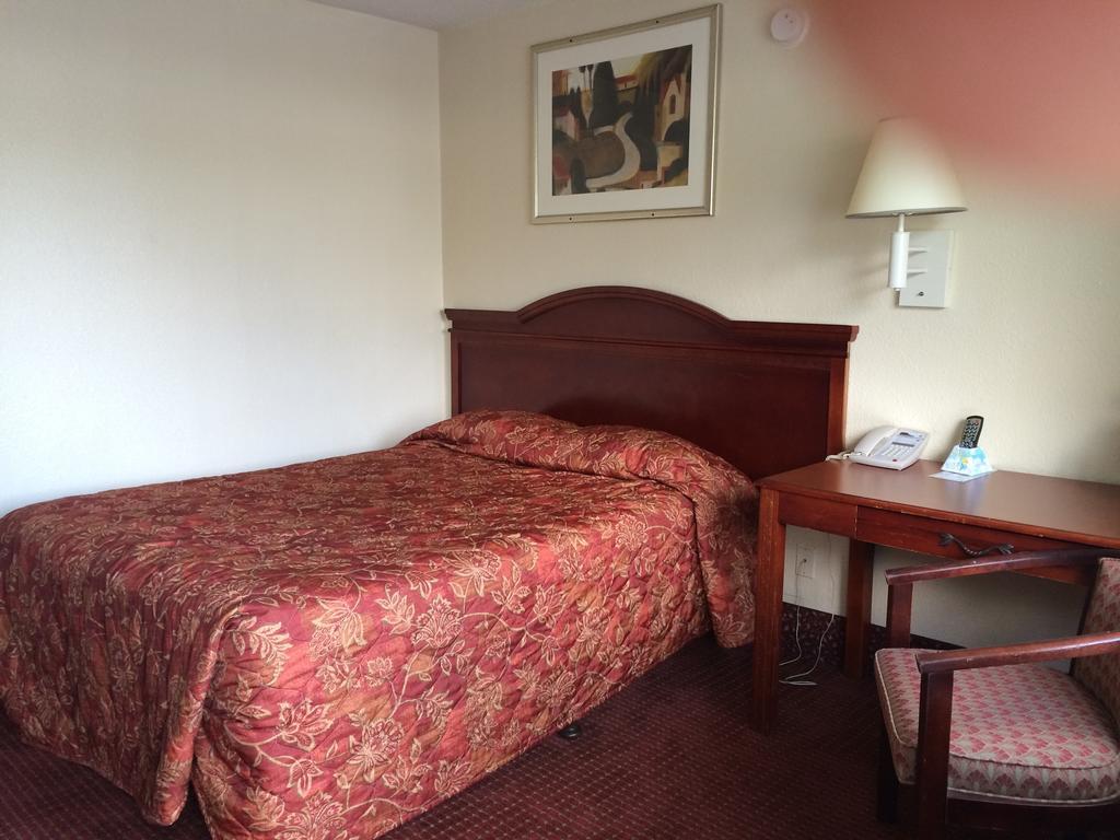 Carpet Inn Опелика Екстериор снимка