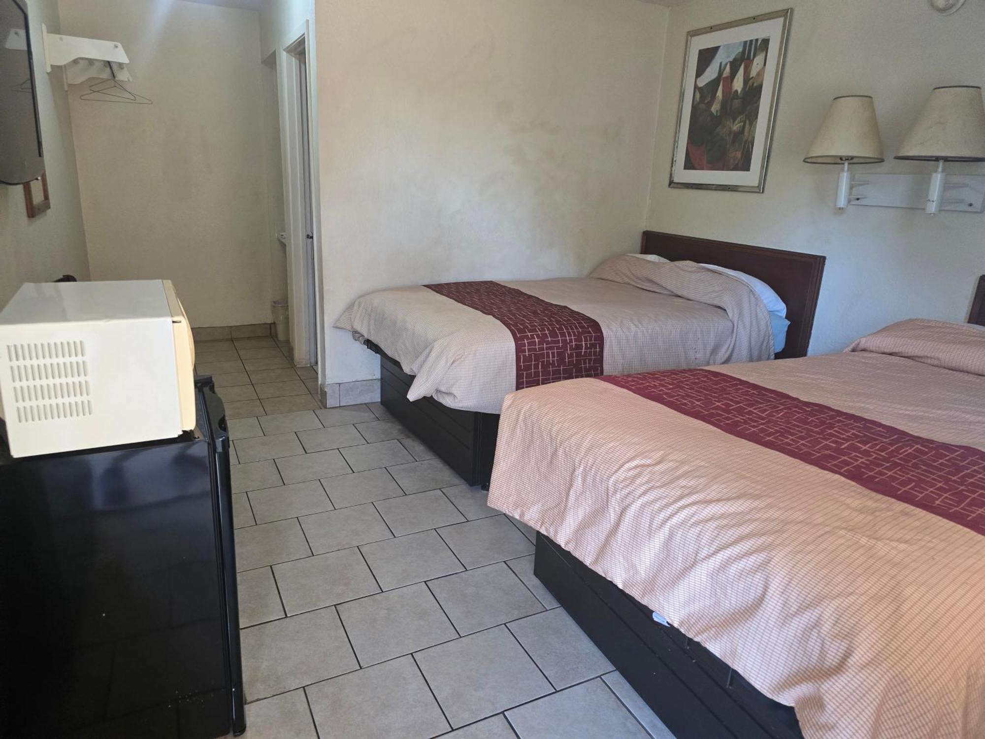 Carpet Inn Опелика Екстериор снимка
