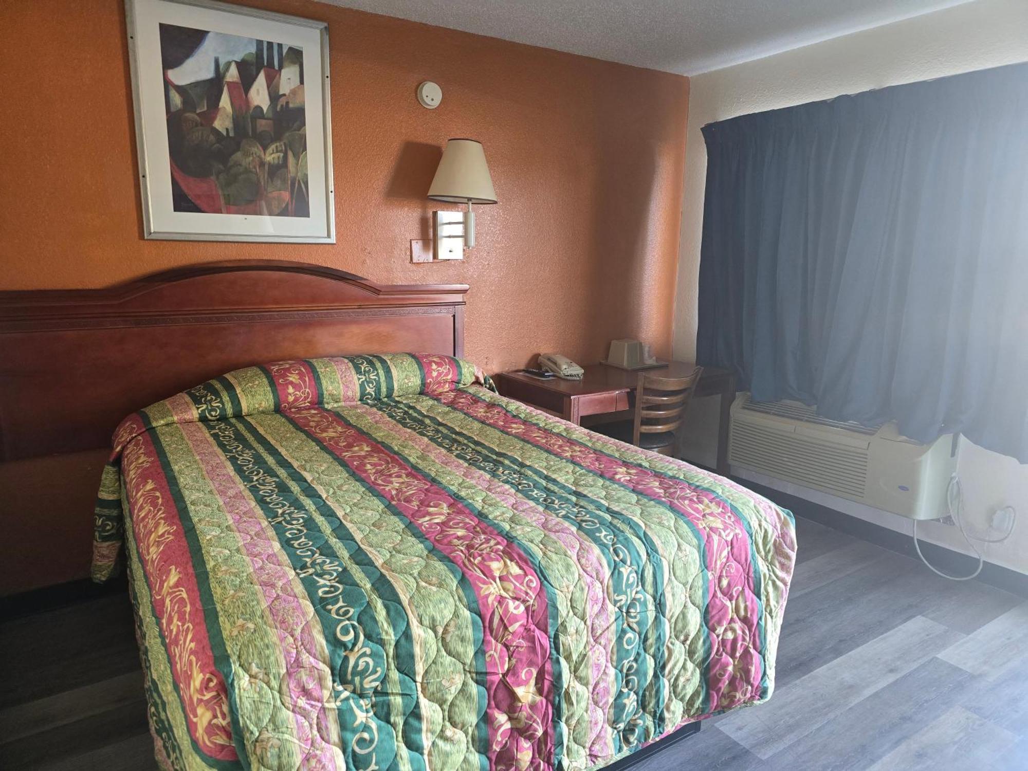 Carpet Inn Опелика Екстериор снимка