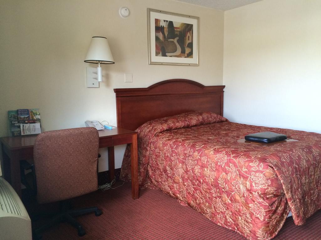 Carpet Inn Опелика Екстериор снимка
