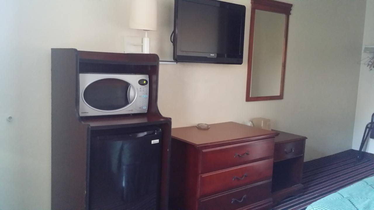 Carpet Inn Опелика Екстериор снимка